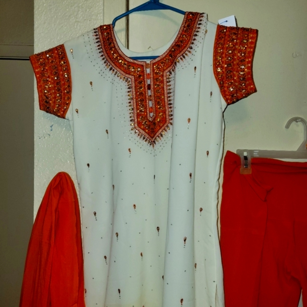 Indian Saree - Picture 2 of 3